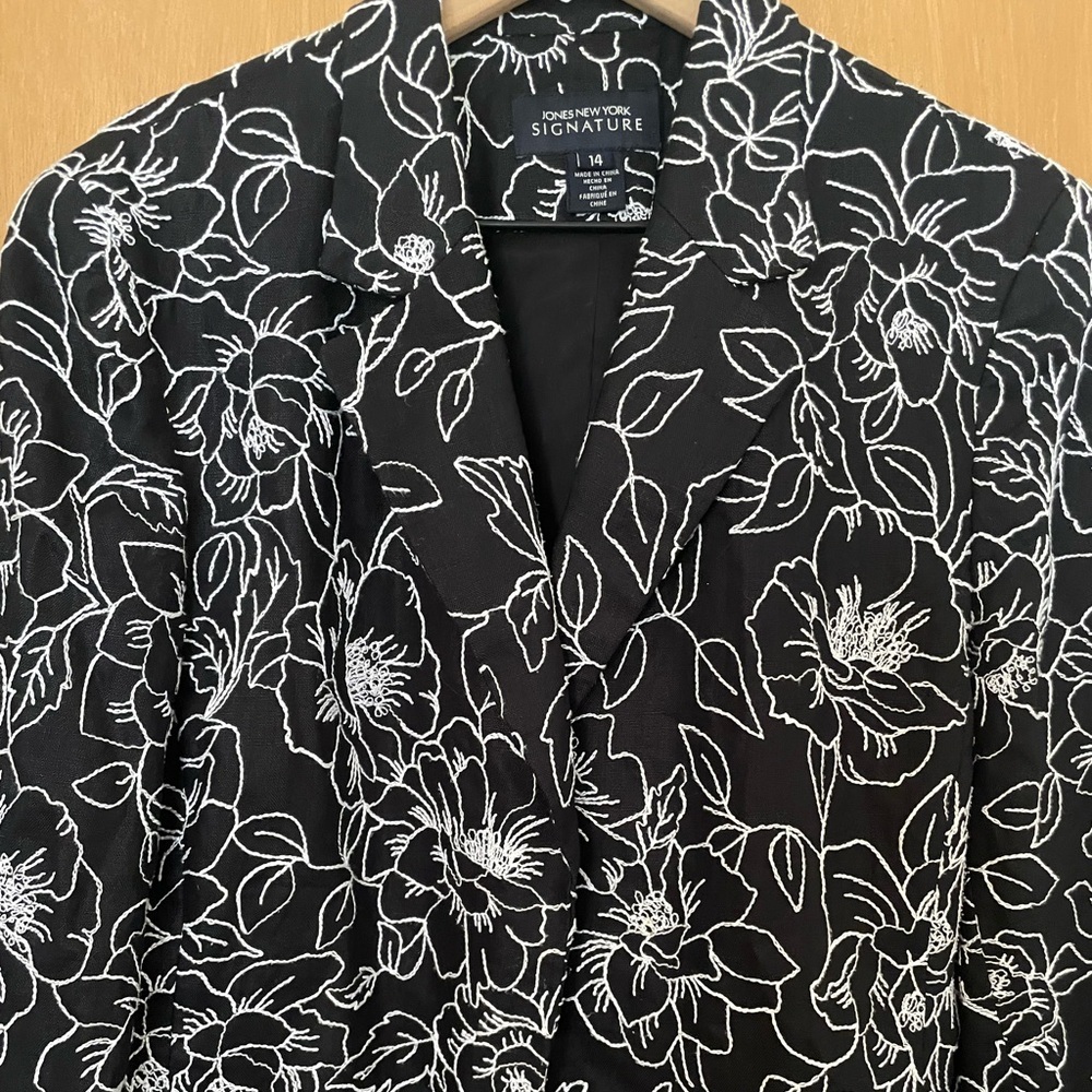 Vtg Jones New York Signature Embroidered Floral 100% Linen Blazer Size 14/L. - Picture 2 of 8